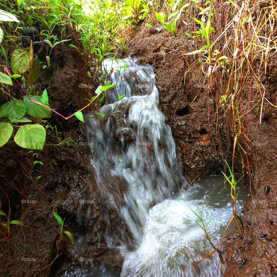 Waterfall whose water is very clear