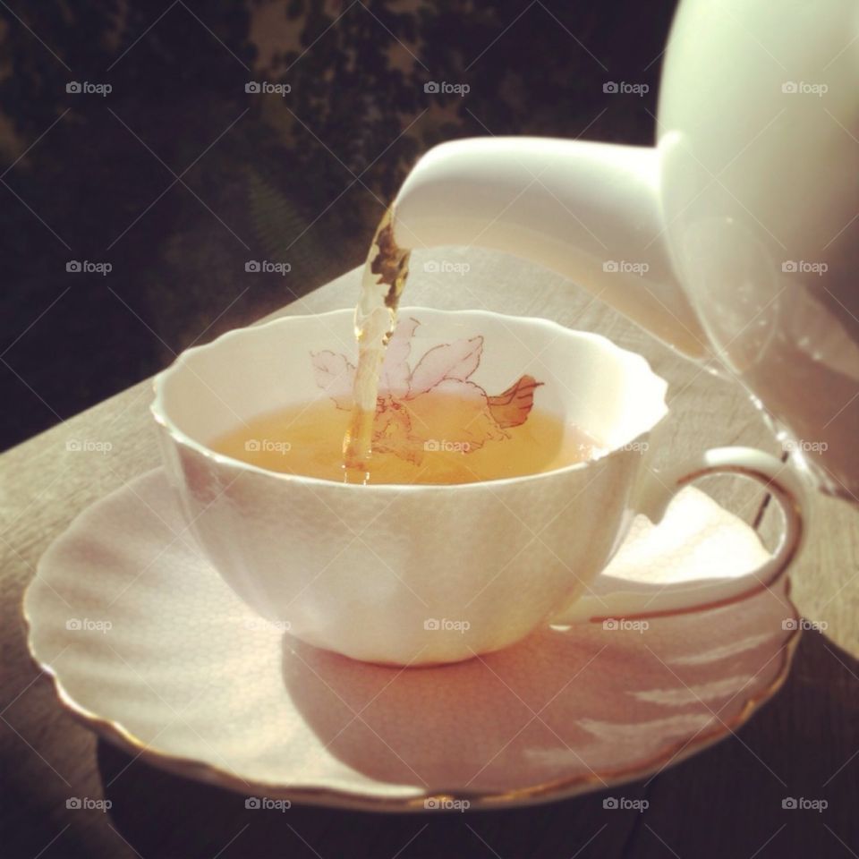 Tea pouring