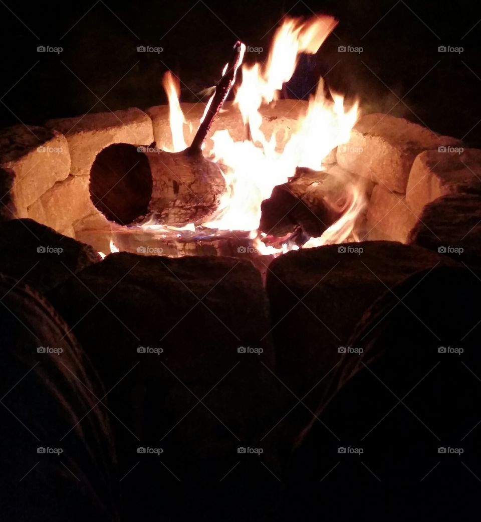 Fire Pit. Relaxing by the fire 