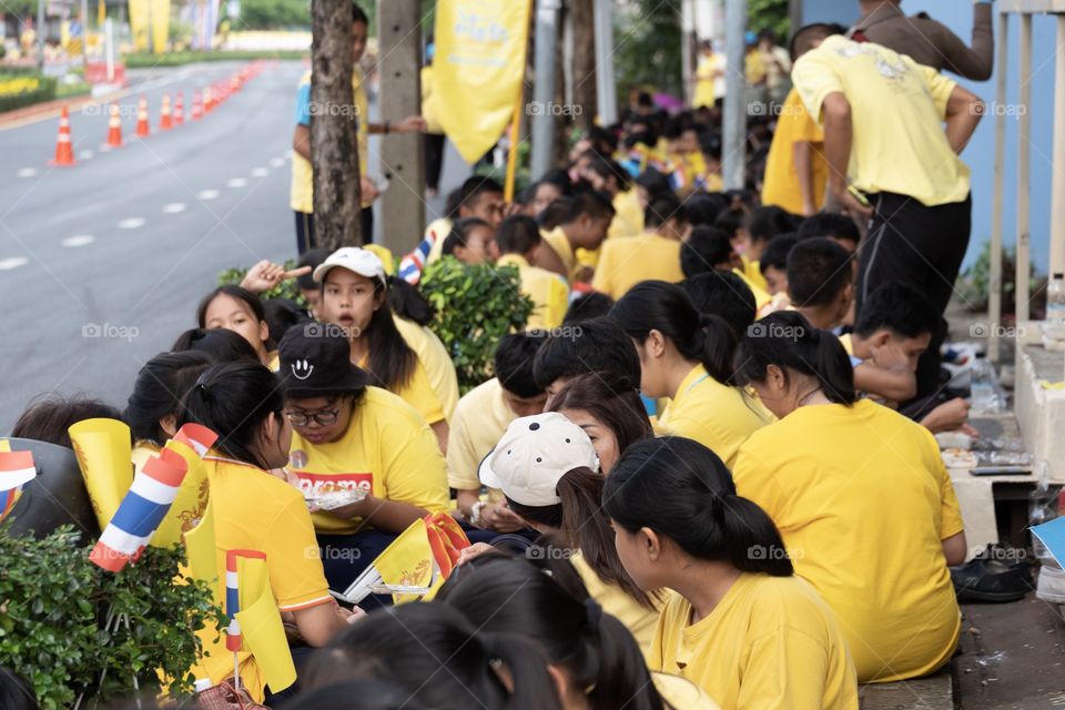 Thai people wait to see their King