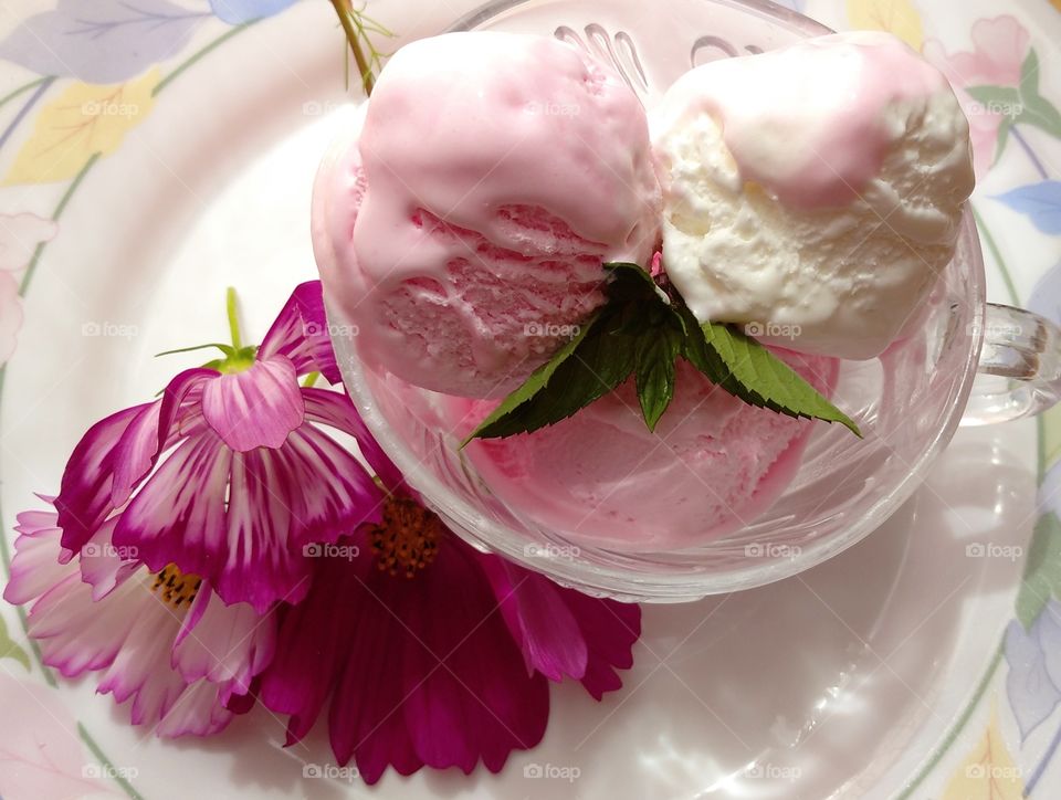 Ice cream in pink and white