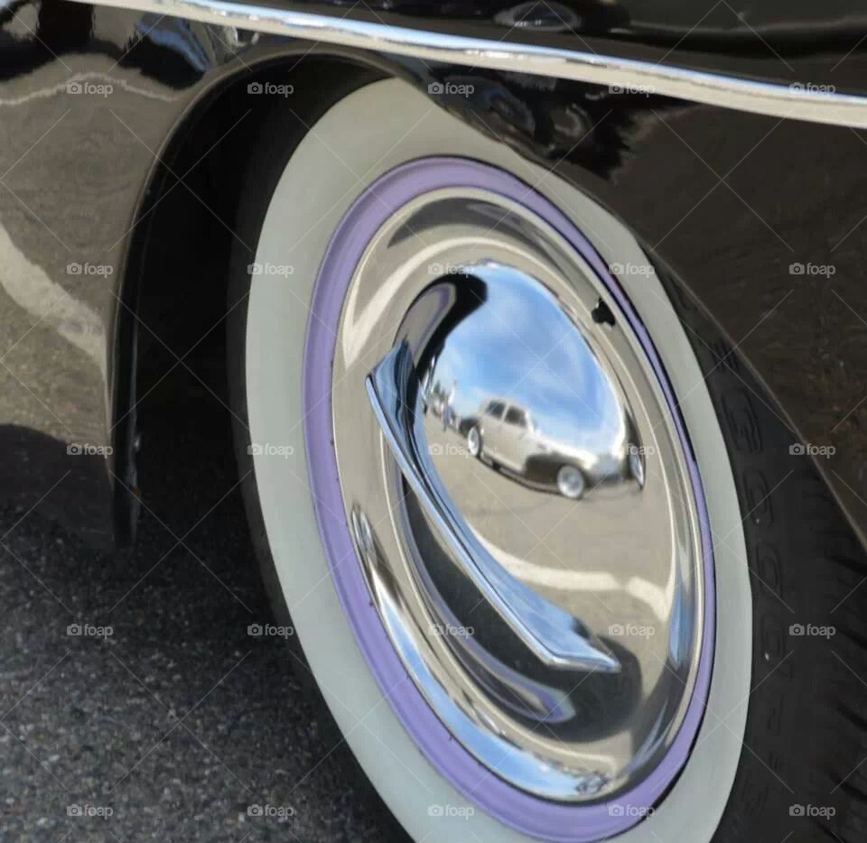 reflecting hubcap