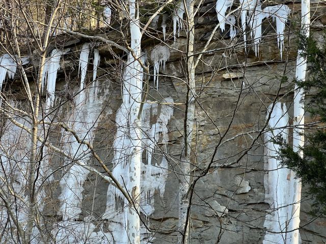 Icicle stalactites 