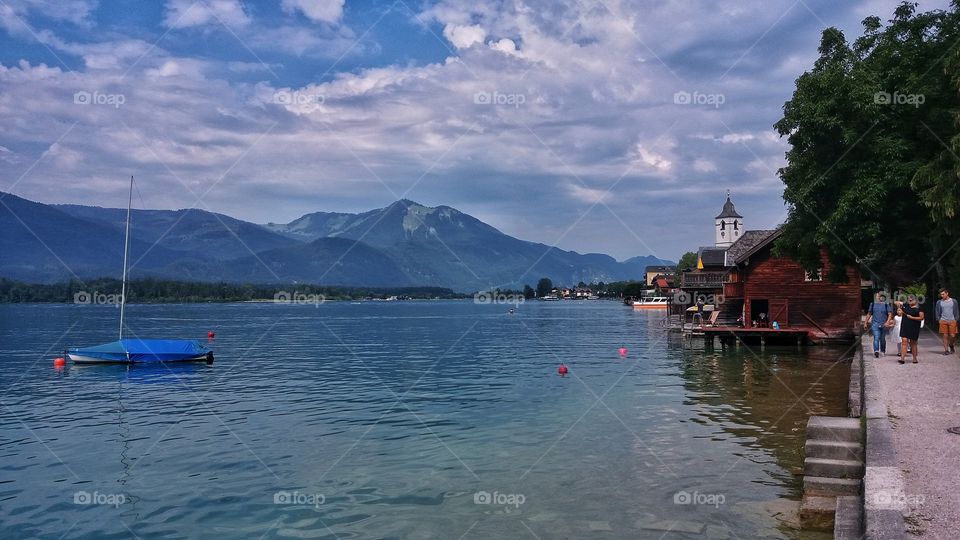 A group of Austrian tourists took pictures at will, the favorite resort of their life.