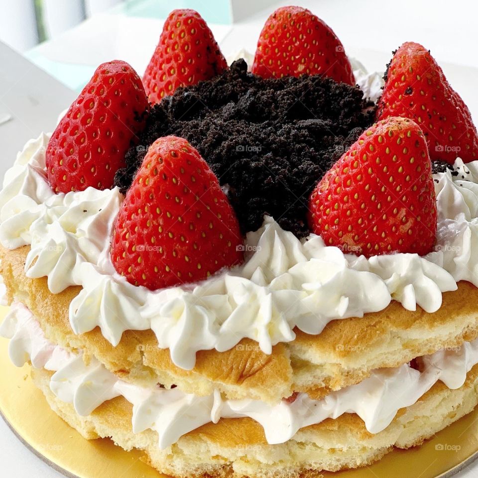 6 inch 2 layered Strawberry shortcake that looks fresh and delicious 