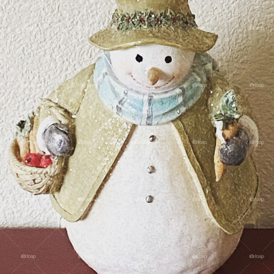 Forget those irritating unexpected Christmas Guests, a posh snowman is much quieter.
