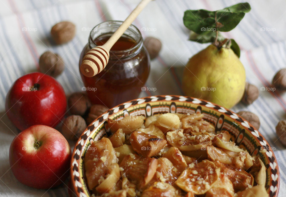 Baked apples with honey and walnuts 2