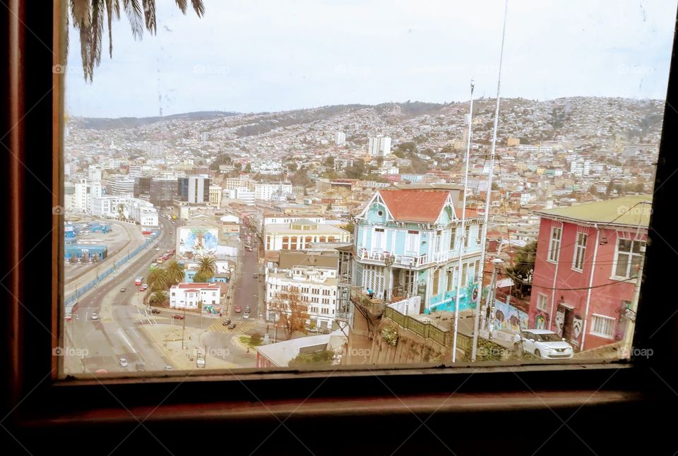 Valparaíso seen from the elevator window of the artillery hill, icon of the city.