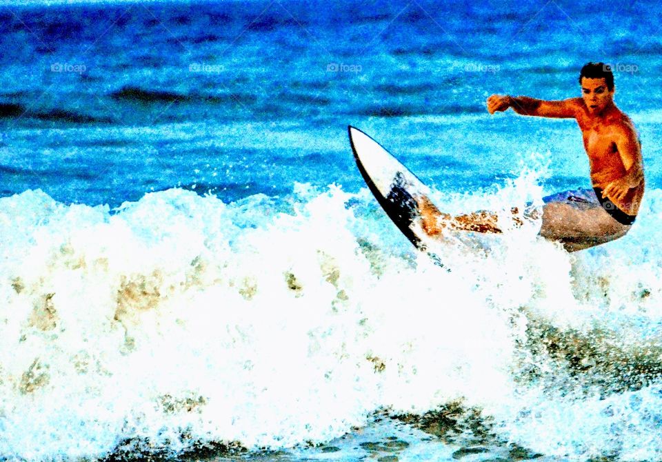 Surfer in Waves Hard Cut