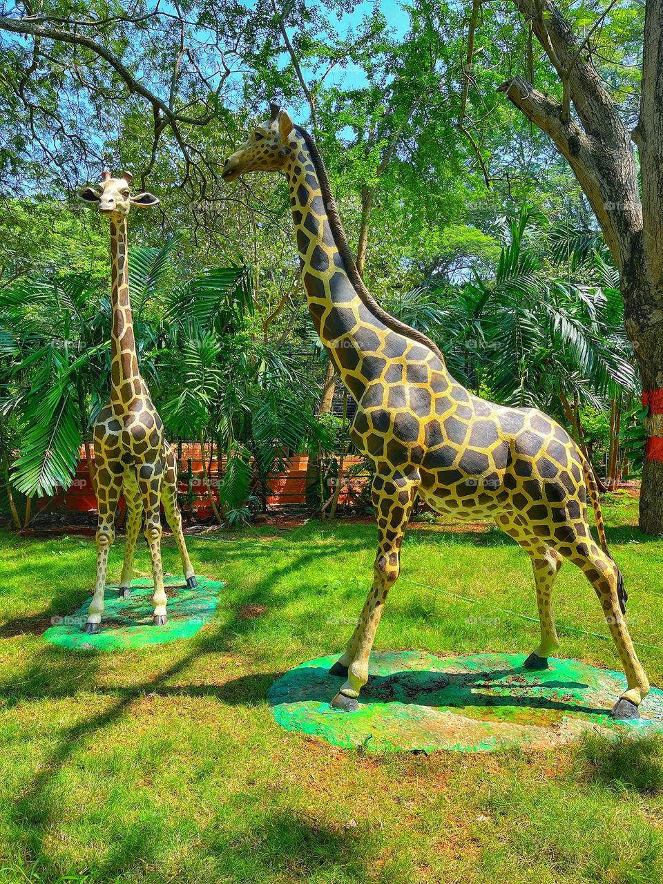 Giraffe statue 