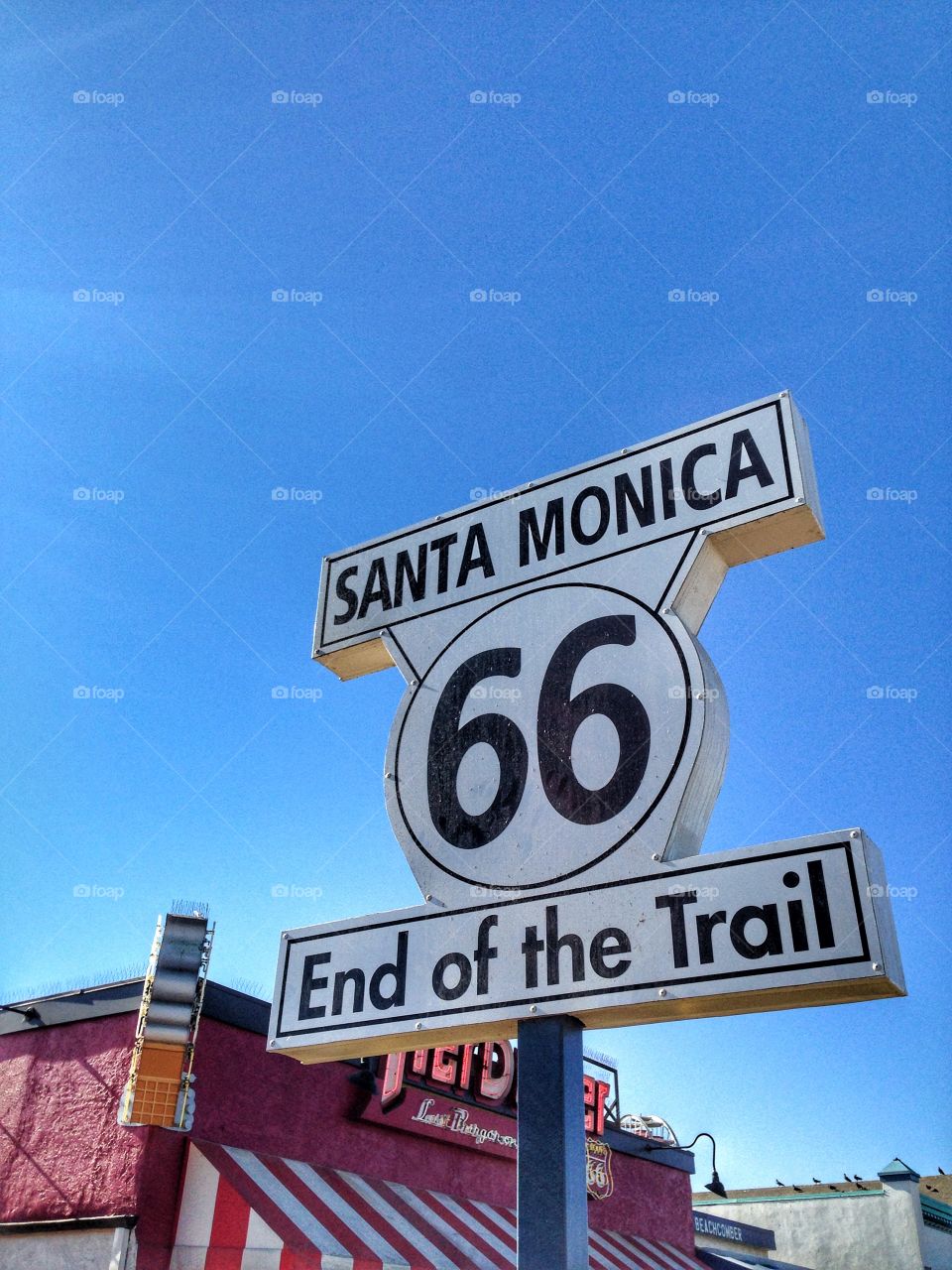 The end of Route 66
📍Santa Monica Pier (Los Angeles)