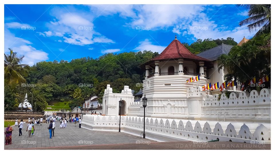 temple of toothrilic - kandy srilanka