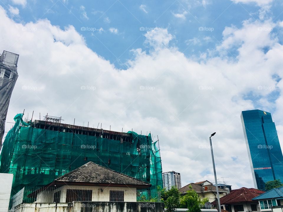 Cloud or construction ? 