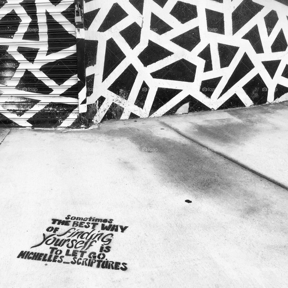 Graffiti . Find yourself 