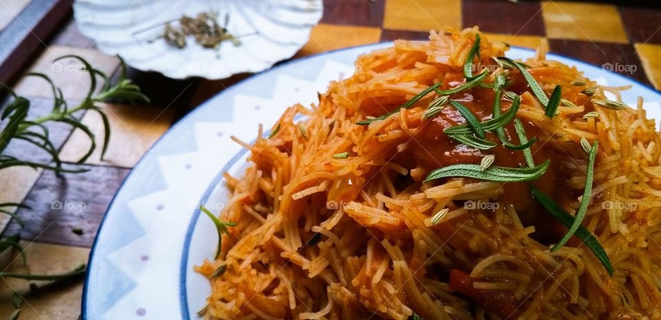 Panoramic view of vermicelli with tomato sauce