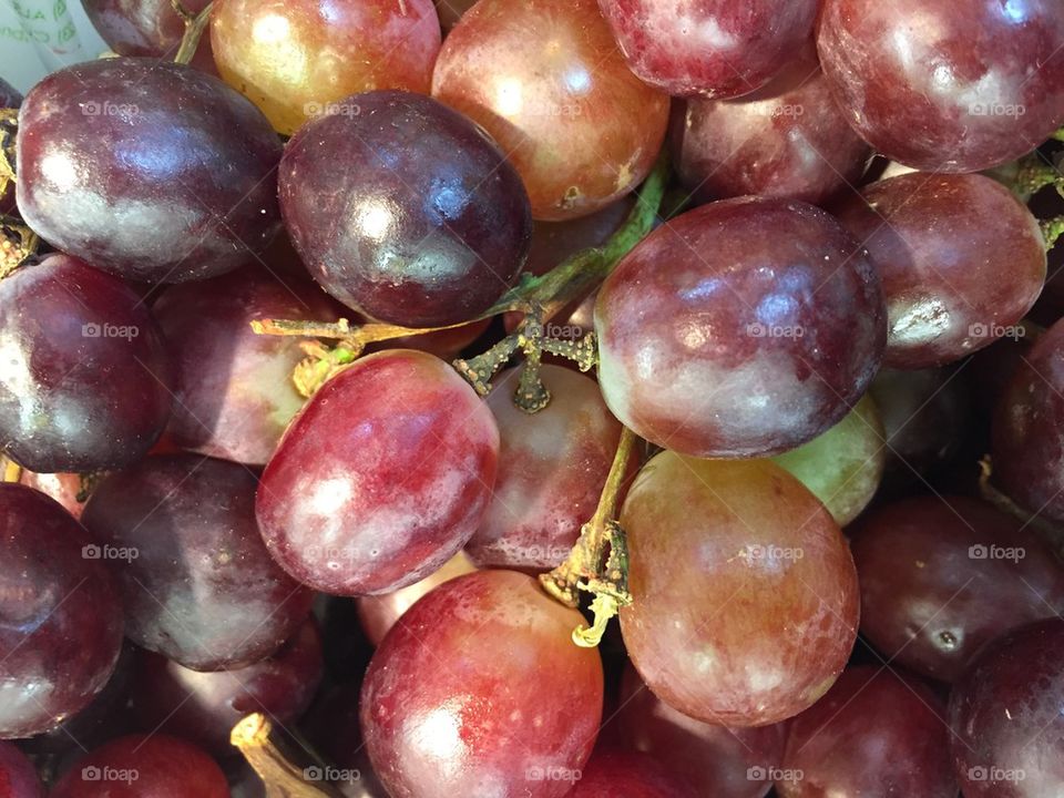 Red grapes 