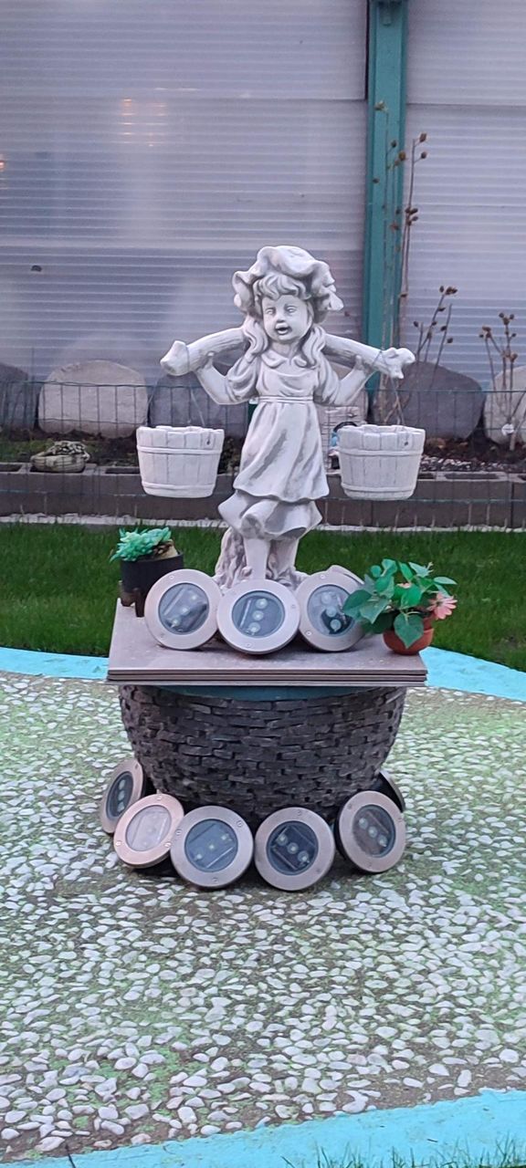 statue d une petite fille