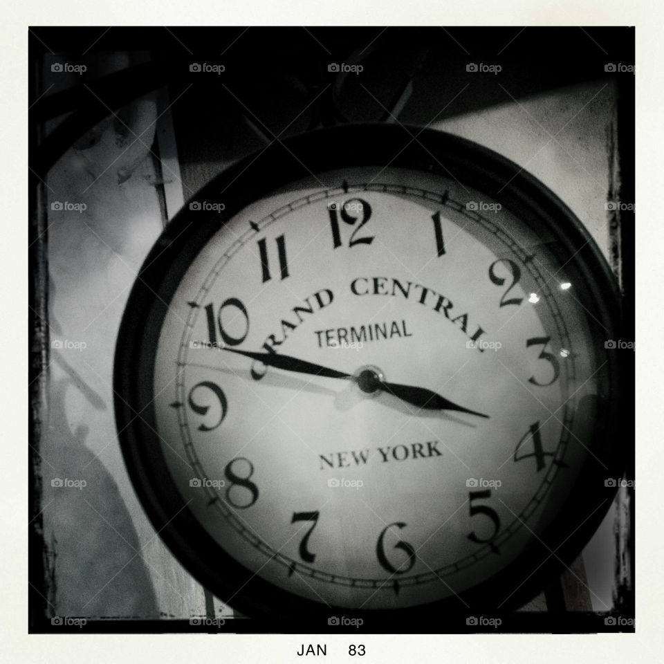Large clock in black and white