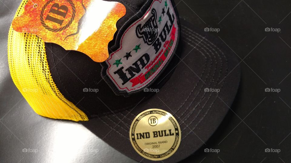 Boné country preto e amarelo. Moda, estilo, fashion, marca, modelo...