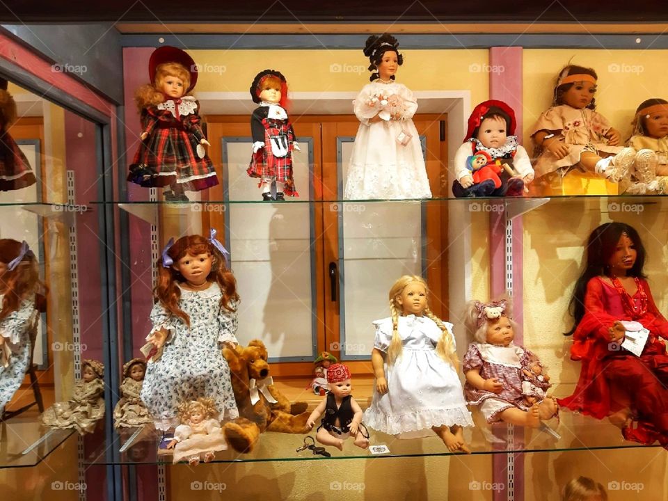 The favourite toys  of a little girl: dolls