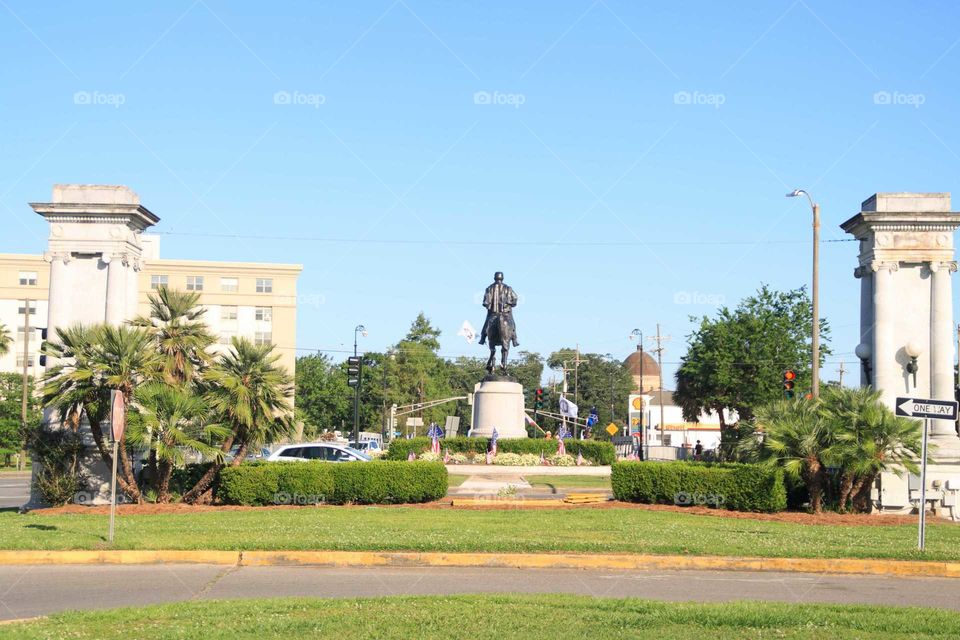Confederate monument outside of City Park in New Orleans before its removal
