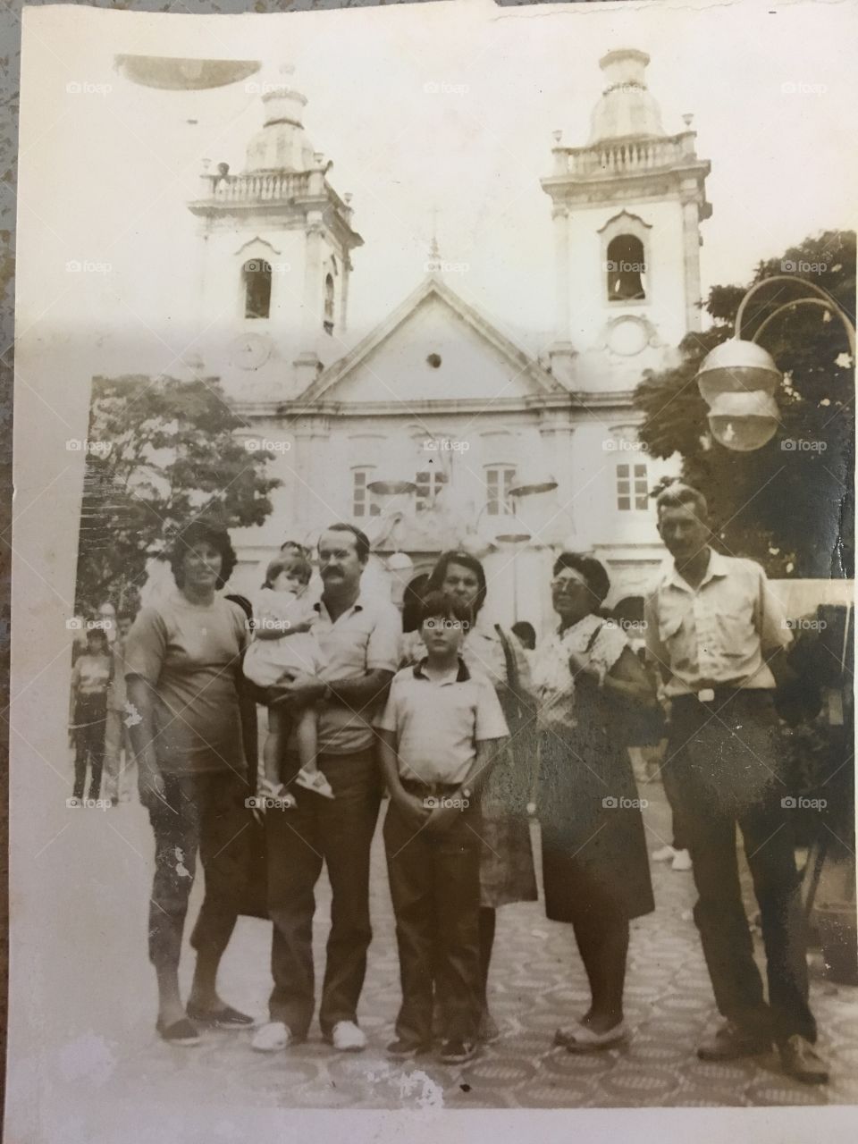 Uma foto da década de 80 em Aparecida, no Santuário Nacional, na Basílica Antiga!
Minha família, com meus avós Nória e Manelão. 
📸
#retrô
#fotografia