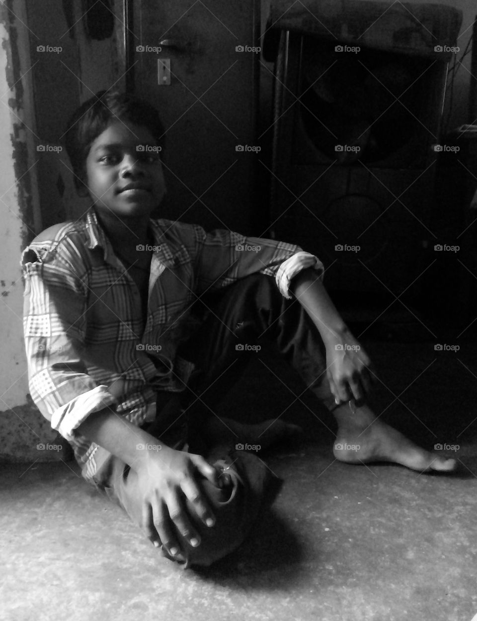 my life photo/my condition photo/black and white photo/one boy photo/indian boy photo/real style photo/no style photo/unique style photo/my name is aryan and my photo/I am the best and my photo
