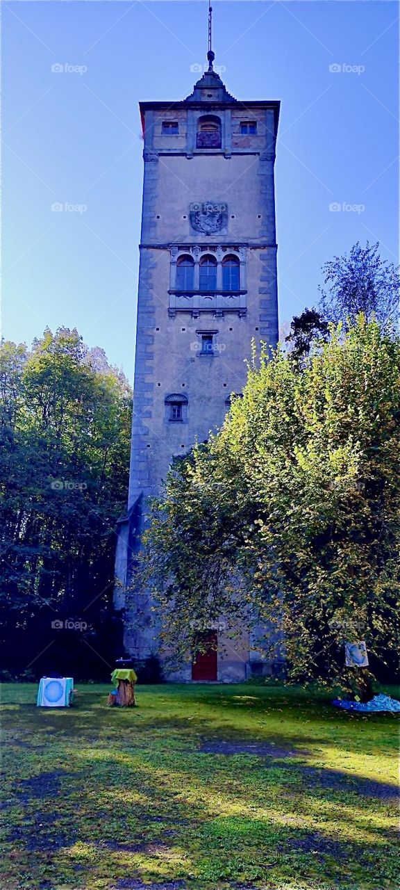 This is the tower of the old castle of “Steinach” in “Lower Bavaria”, Germany. The castle itself was largely destroyed in WW II but the quarters of personnel and staff and the courtyard stand to this day. 2024. Hypnotic Productions