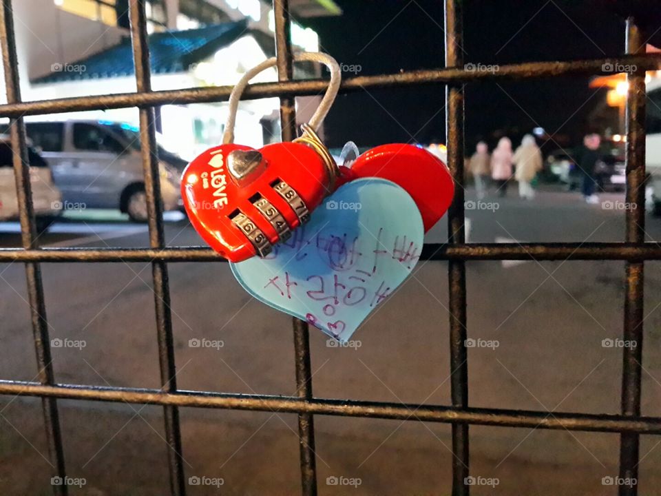 hearth key lock. someone use keys to express their love