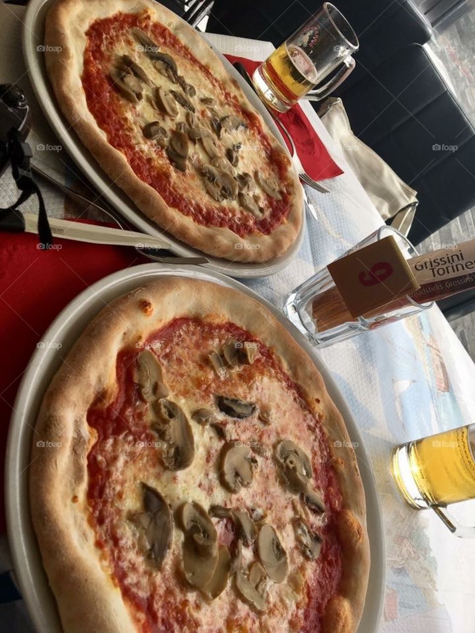 Genova, Italy! Lunch time) what else? Pizza of course 