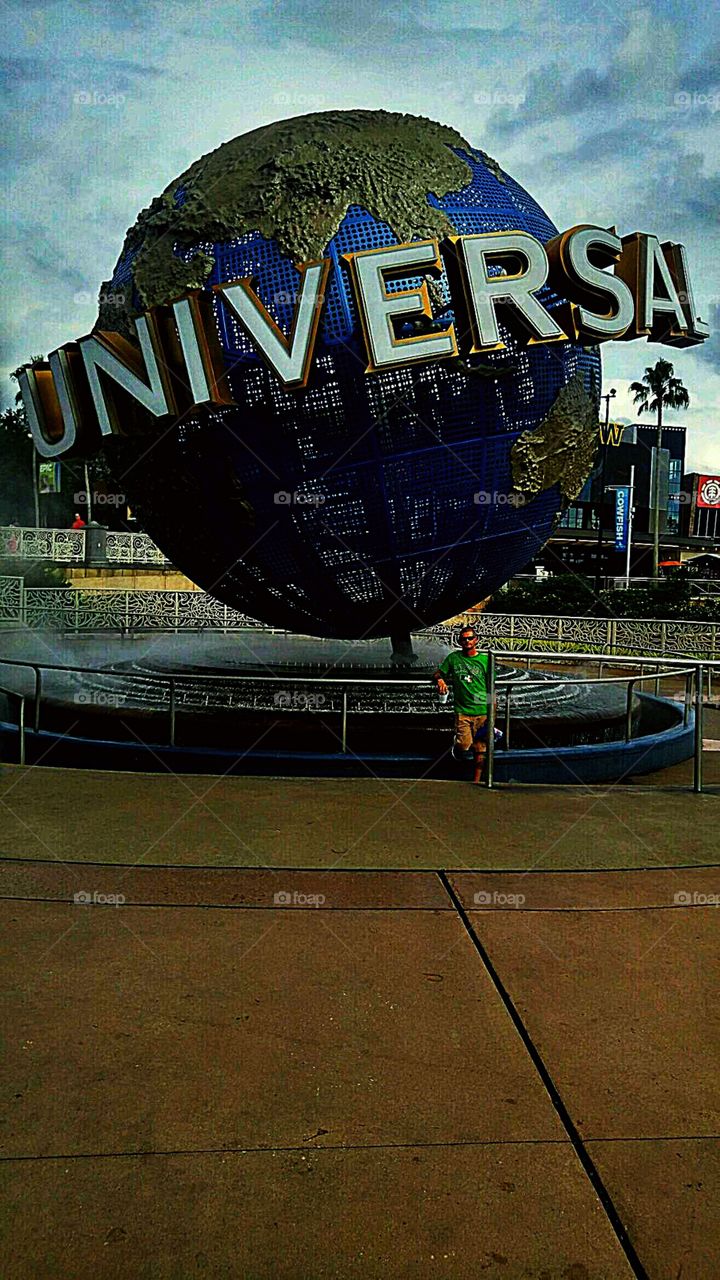 Universal globe