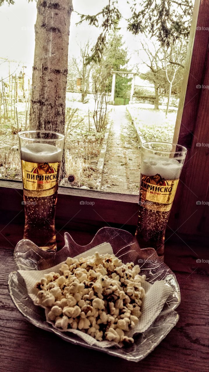 Qvrovo - Beer and Popcorn