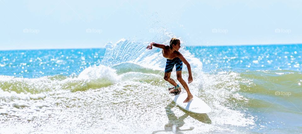 Awesome Surfer Cut Back Wave Rider Spray Turn