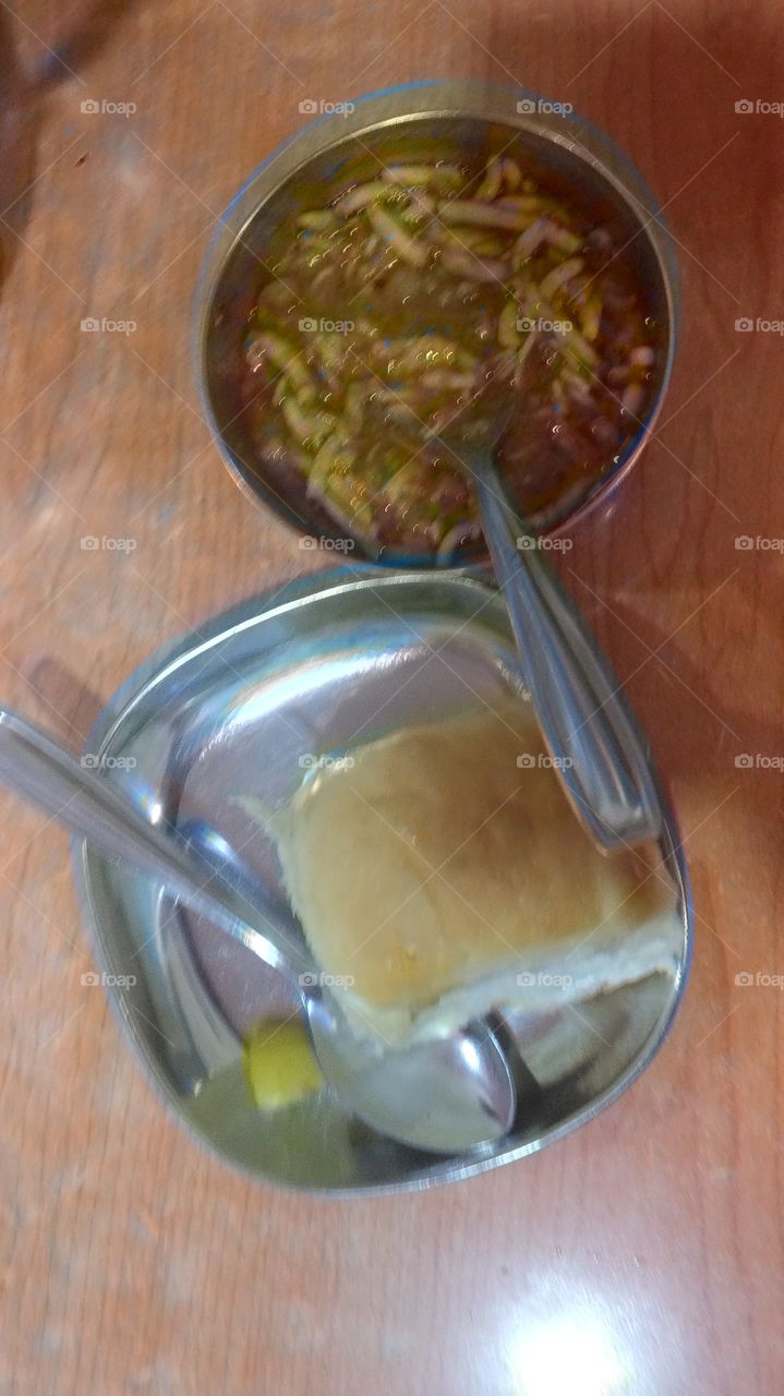 Snacks, Misal PAV, Spicy gravy snacks with Bread, mouth watering Maharashtrian snacks!