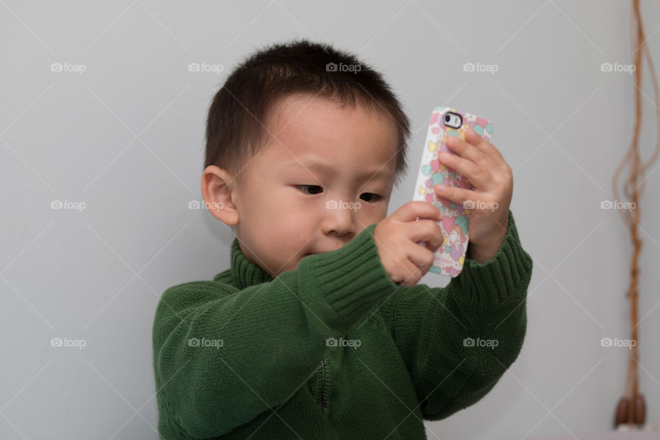 Kid playing smartphone 