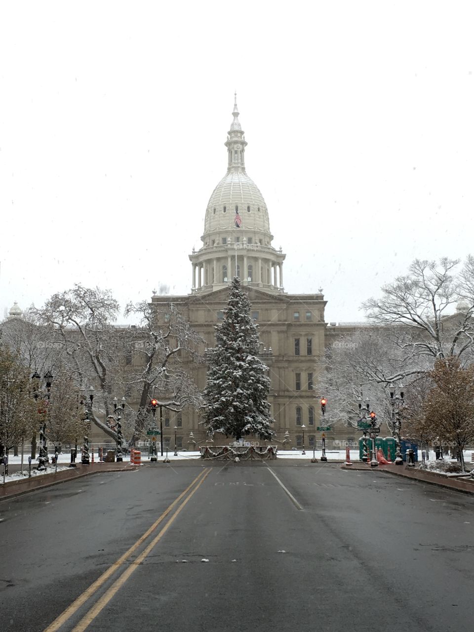 Lansing capitol at Christmas