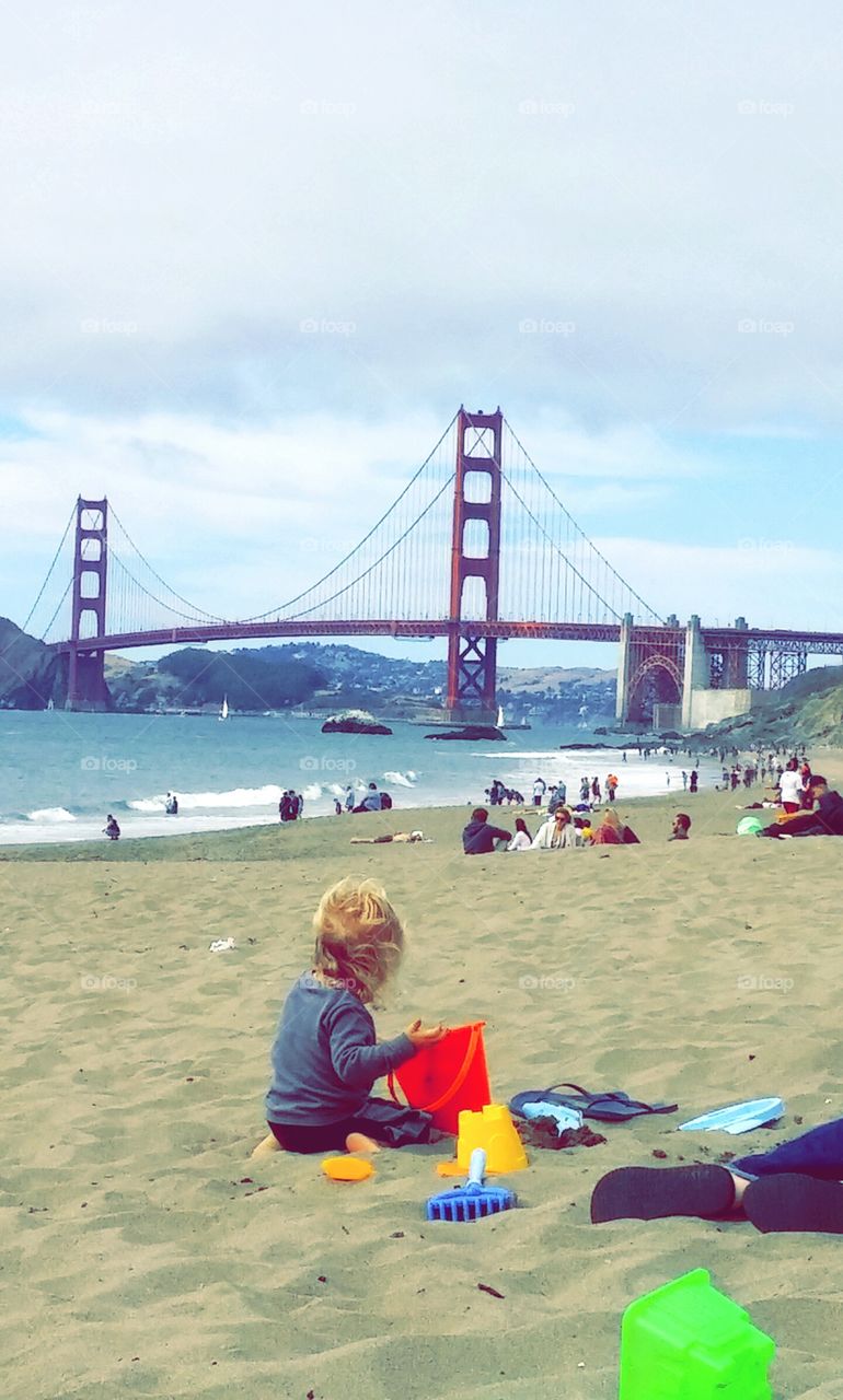 golden cuteness. just hanging out at baker beach, took a photo of the golden gate bridge, and this cute girl just happened to be there ❤