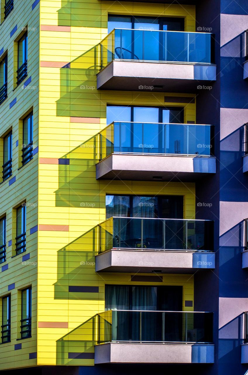 Complementary Colors, Building