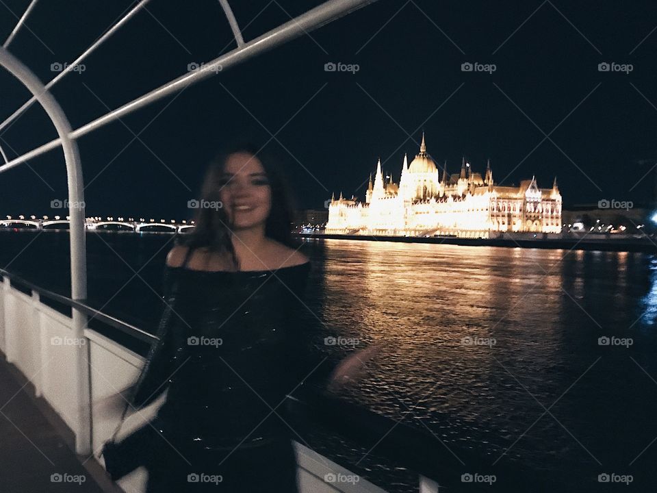 Pure happiness near with Budapest Parliament 😍 no focus, no worries 