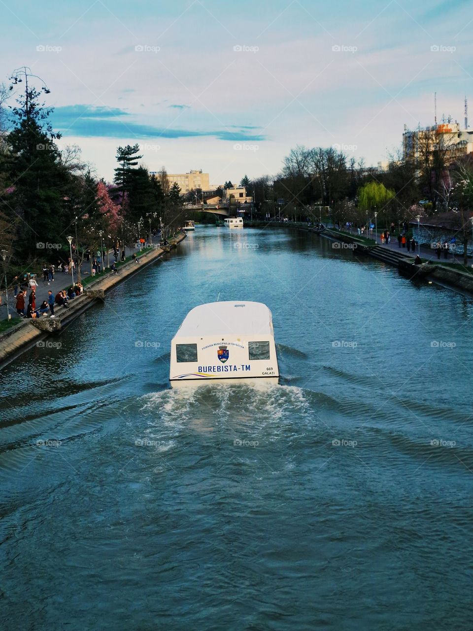 public and leisure transport by boat on the river Bega