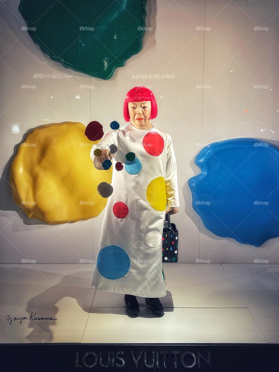 Yayoi Kusama animatronic in a store front window 