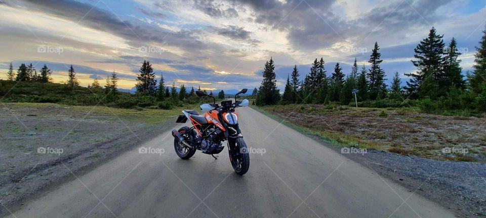 picture of a KTM Duke 125 on a dirt road