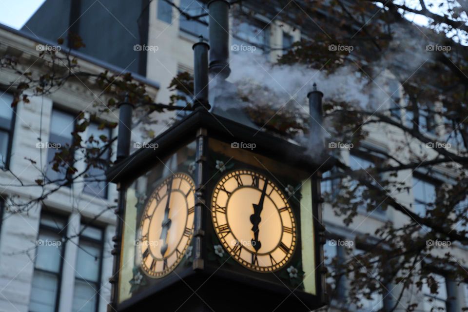 Steam clock