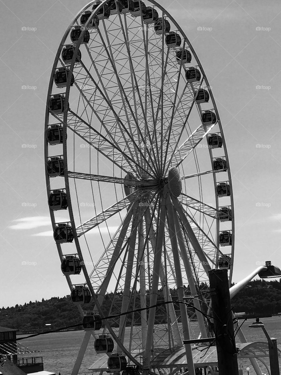 Black-and-white photo  A Ferris wheel