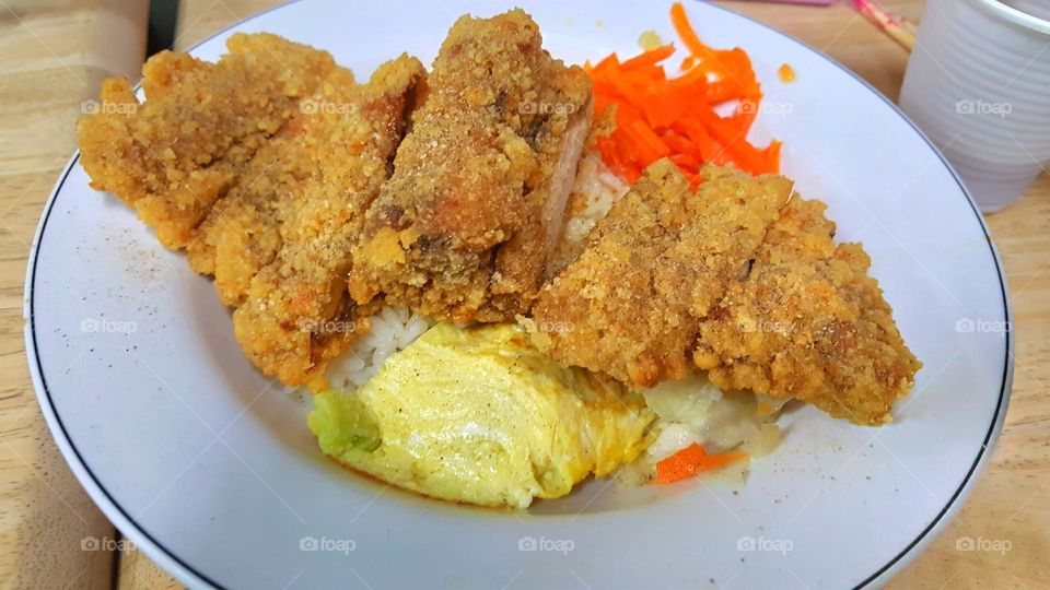 Fried chicken cutlet rice with shredded carrot