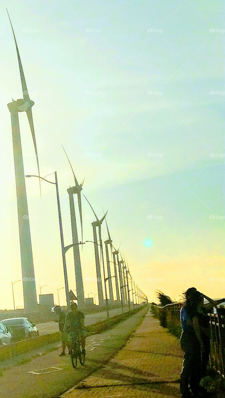 Color vs Black and White: the windmill Blvd at seaside dusk.