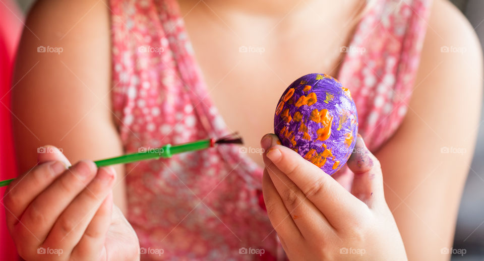 painting easter egg