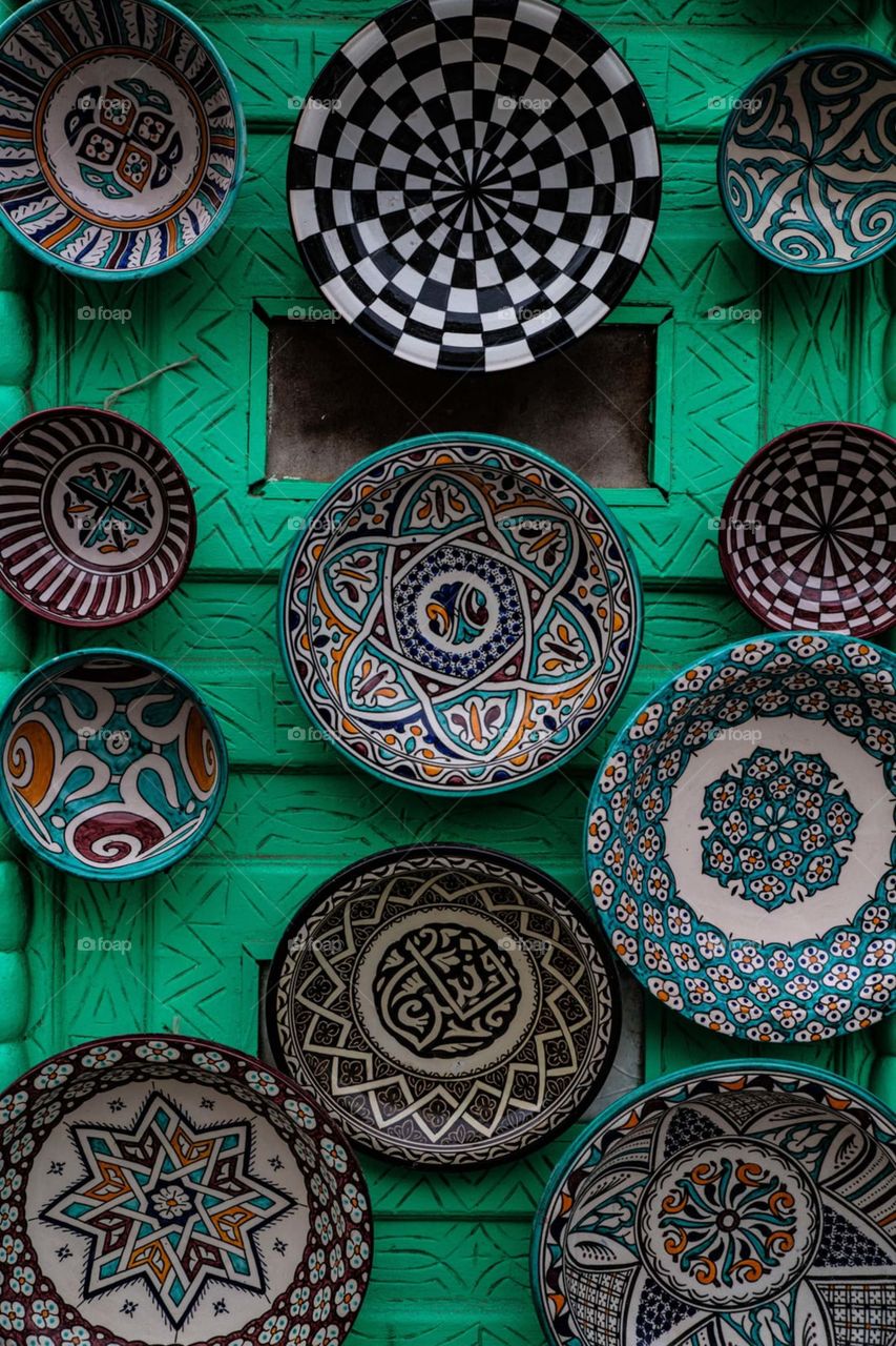 assorted-color-and-pattern decorative plate lot