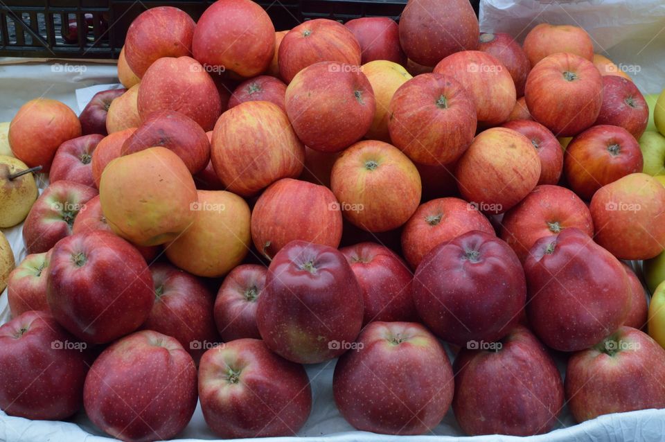 apples at the market