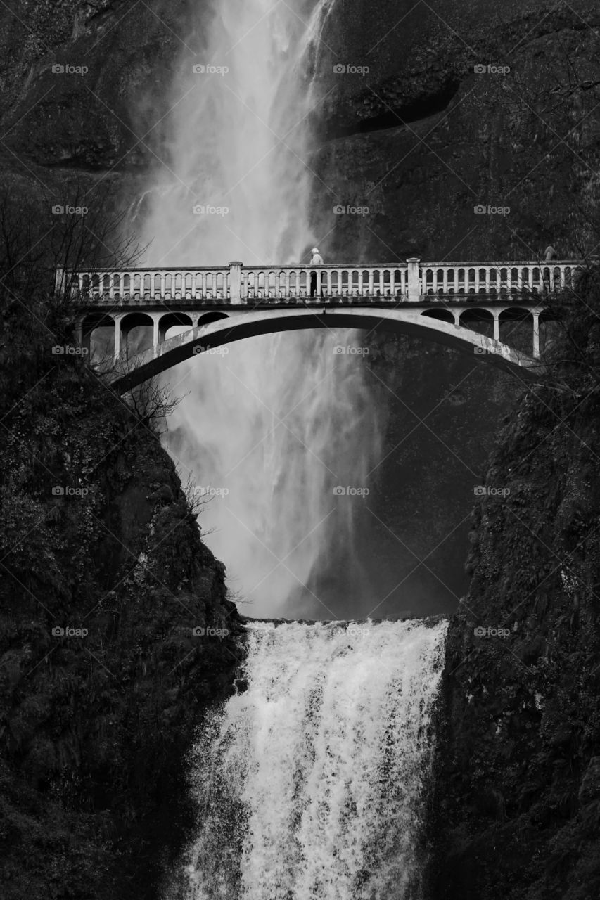 Oregon waterfall sightseeing on summer vacation 